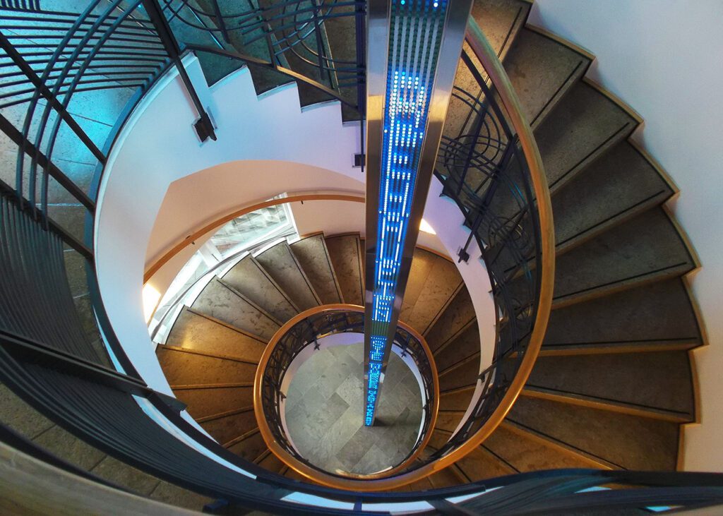 The central staircase of the museums Böttcherstraße, adorned by an illumination of Jenny Holzer.