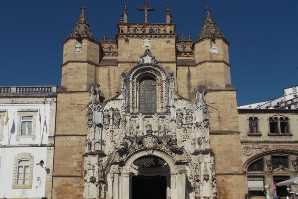  Igreja de Santa Cruz. 