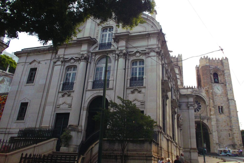  Igreja de Santo António - Guide Lisbon Tram 28
