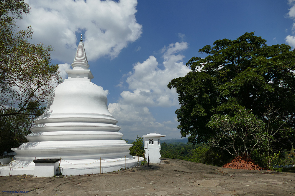 Lankatilaka temple
